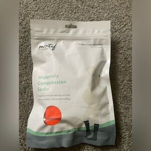 Motif Compression Socks